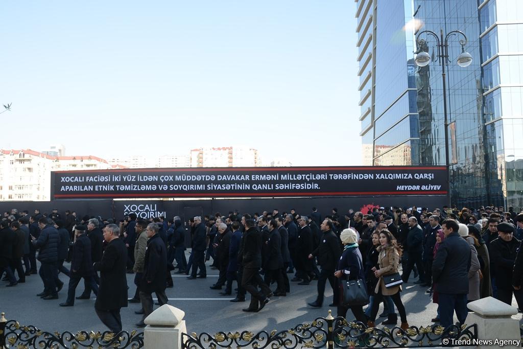 В  Баку прошло всенародное шествие в связи с 25-й годовщиной Ходжалинского геноцида (ФОТО)