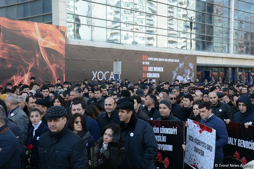 В  Баку прошло всенародное шествие в связи с 25-й годовщиной Ходжалинского геноцида (ФОТО)