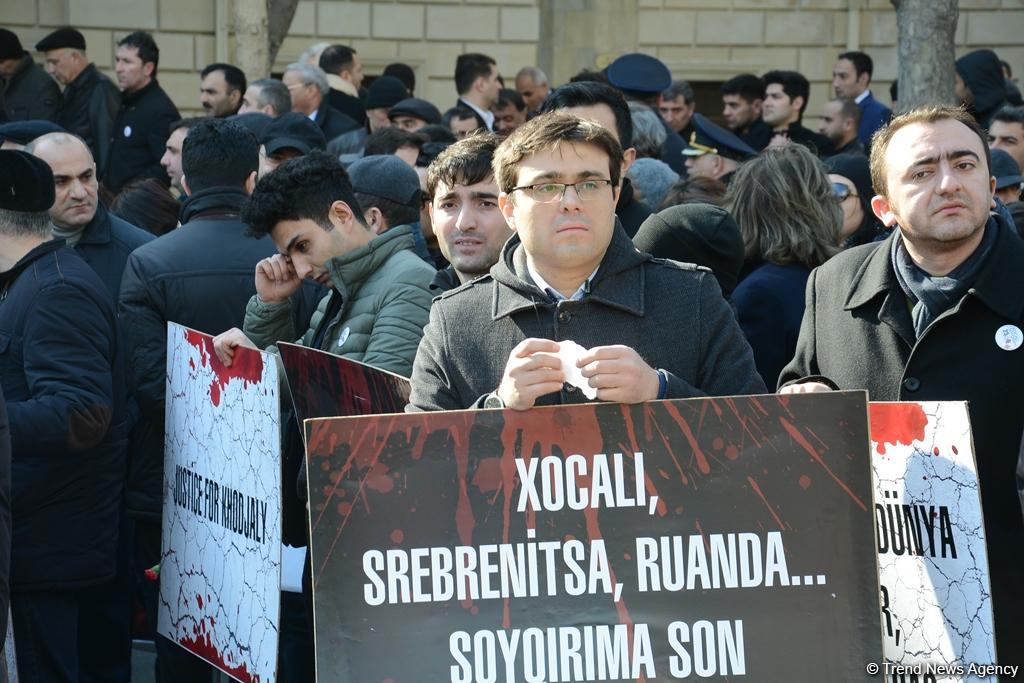 В  Баку прошло всенародное шествие в связи с 25-й годовщиной Ходжалинского геноцида (ФОТО)