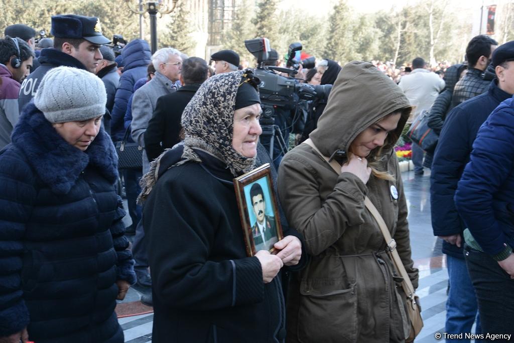 В  Баку прошло всенародное шествие в связи с 25-й годовщиной Ходжалинского геноцида (ФОТО)