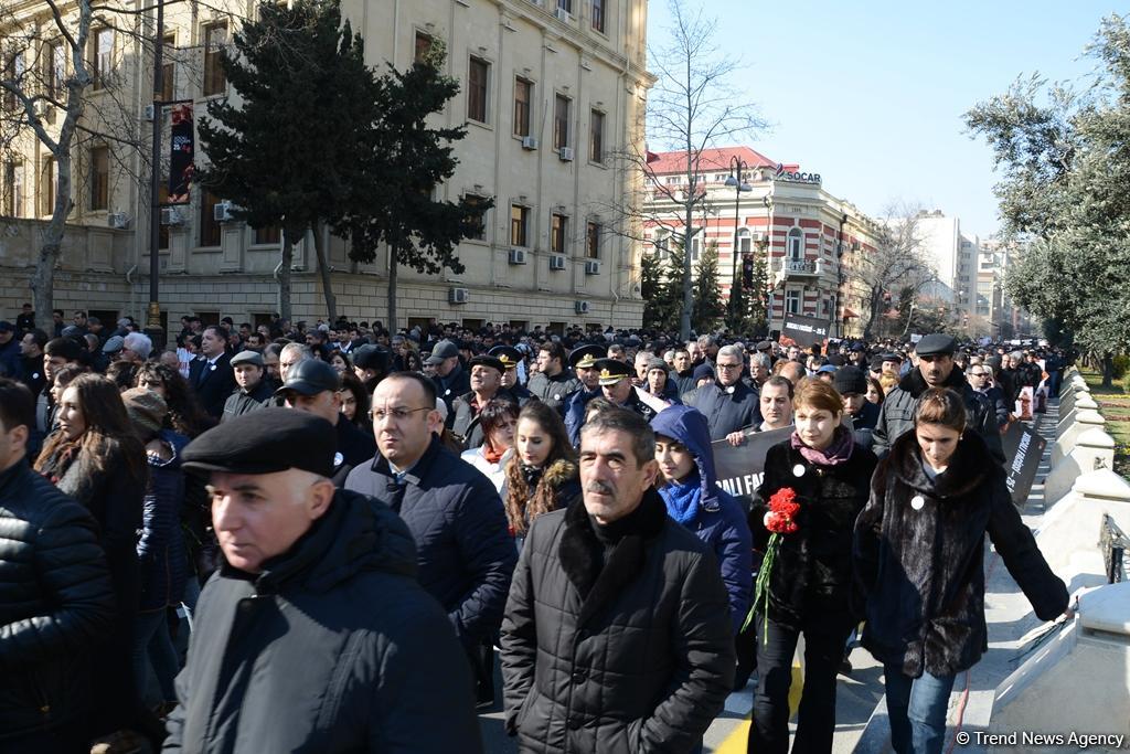 В  Баку прошло всенародное шествие в связи с 25-й годовщиной Ходжалинского геноцида (ФОТО)