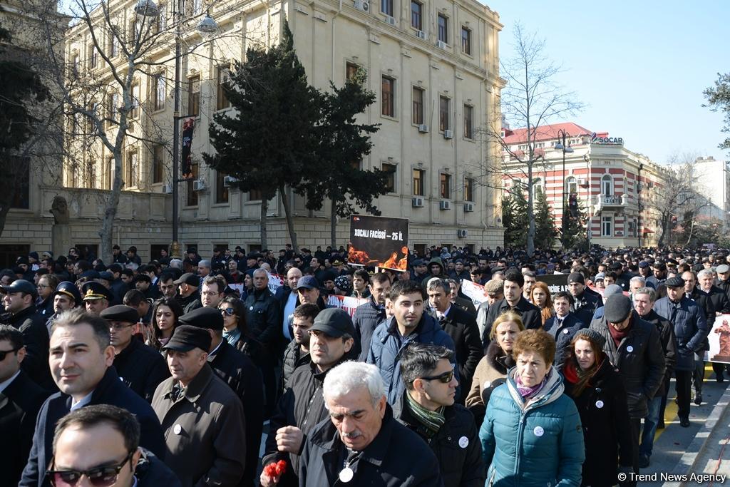 В  Баку прошло всенародное шествие в связи с 25-й годовщиной Ходжалинского геноцида (ФОТО)