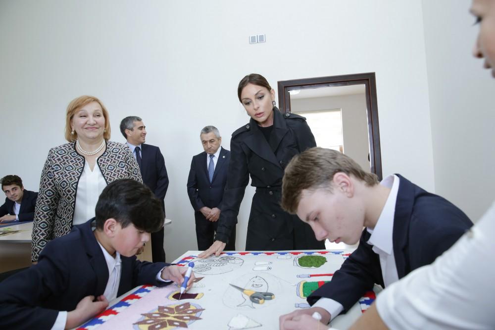 Первый вице-президент Азербайджана Мехрибан Алиева приняла участие в открытии после реконструкции школы-интерната в поселке Бильгя