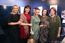 Севда Алекперзаде презентовала клип "Когда вспоминаю тебя" в художественной галерее (ВИДЕО, ФОТО)