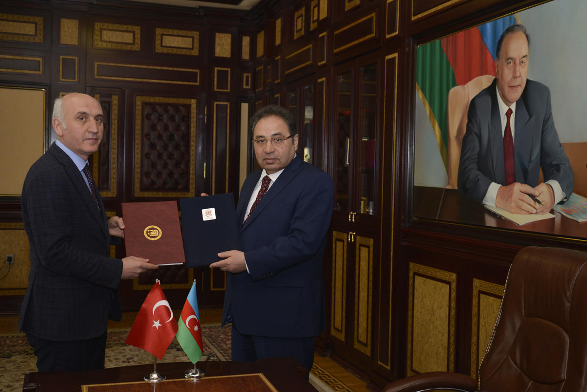 Баку объединяет тюркский мир: От Деде Горгуда до ашугских традиций современности (ФОТО)