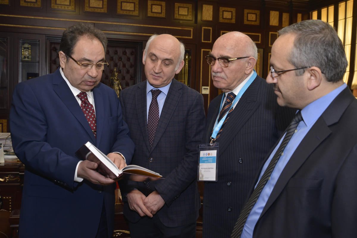 Баку объединяет тюркский мир: От Деде Горгуда до ашугских традиций современности (ФОТО)