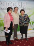 Российский музыкант поздравил бакинок с 8 Марта (ФОТО)