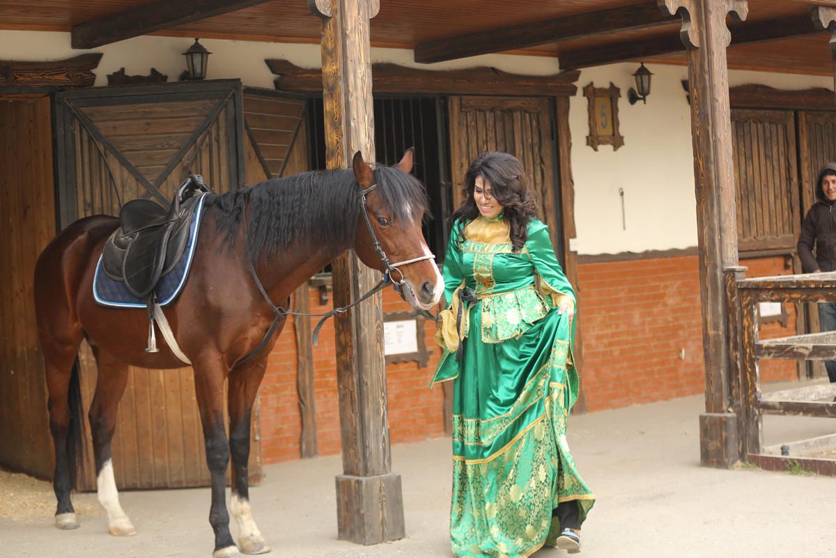 Сильнейшая паратхэквондистка мира Айнур Мамедова в образе символа Новруза на коне (ФОТО)