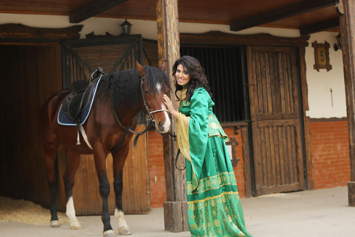 Сильнейшая паратхэквондистка мира Айнур Мамедова в образе символа Новруза на коне (ФОТО)