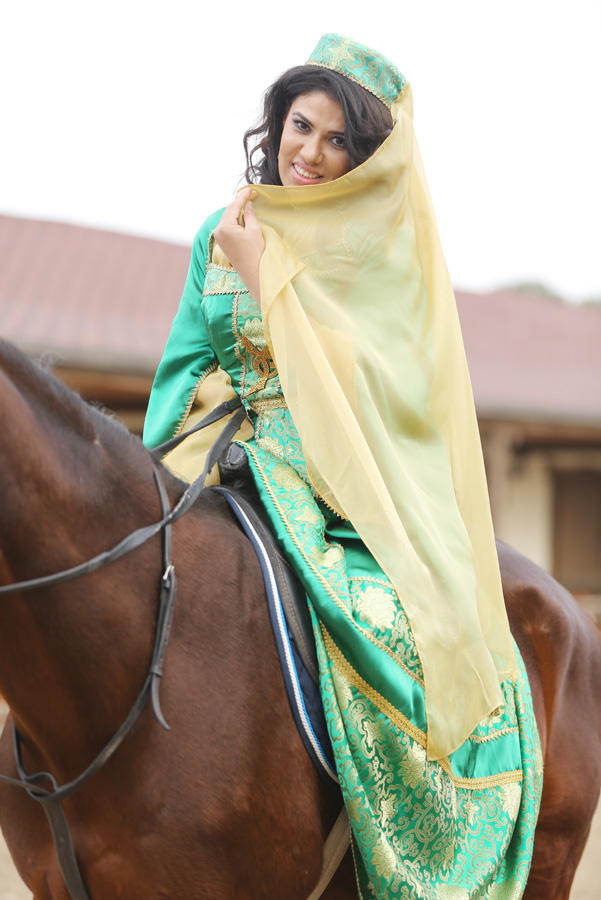 Сильнейшая паратхэквондистка мира Айнур Мамедова в образе символа Новруза на коне (ФОТО)