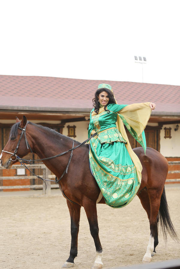 Сильнейшая паратхэквондистка мира Айнур Мамедова в образе символа Новруза на коне (ФОТО)