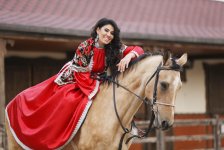 Сильнейшая паратхэквондистка мира Айнур Мамедова в образе символа Новруза на коне (ФОТО)