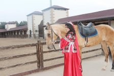 Сильнейшая паратхэквондистка мира Айнур Мамедова в образе символа Новруза на коне (ФОТО)