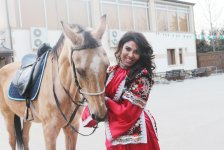 Сильнейшая паратхэквондистка мира Айнур Мамедова в образе символа Новруза на коне (ФОТО)