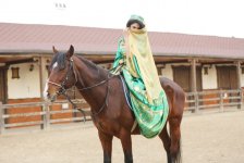 Сильнейшая паратхэквондистка мира Айнур Мамедова в образе символа Новруза на коне (ФОТО)