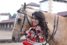 Сильнейшая паратхэквондистка мира Айнур Мамедова в образе символа Новруза на коне (ФОТО)