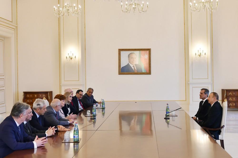 Президент Азербайджана принял членов правления  Международного центра Низами Гянджеви (ФОТО) (версия 2)