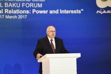 Президент Азербайджана Ильхам Алиев и Первая леди Мехрибан Алиева приняли участие в V Глобальном Бакинском форуме (ФОТО) (версия 2)