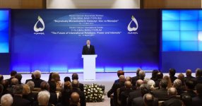 Президент Азербайджана Ильхам Алиев и Первая леди Мехрибан Алиева приняли участие в V Глобальном Бакинском форуме (ФОТО) (версия 2)