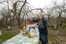 По инициативе Фонда Гейдара Алиева малообеспеченным семьям розданы праздничные подарки (ФОТО)