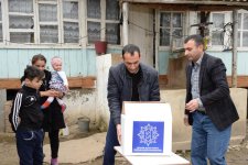 По инициативе Фонда Гейдара Алиева малообеспеченным семьям розданы праздничные подарки (ФОТО)