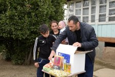 По инициативе Фонда Гейдара Алиева малообеспеченным семьям розданы праздничные подарки (ФОТО)