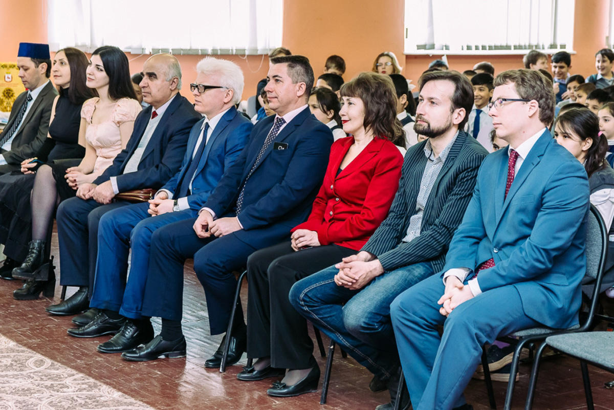 Азербайджанцы подарили российским школьникам праздник Новруза (ФОТО)