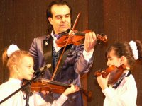 Азербайджанский скрипач-виртуоз зажег огонь в глазах российских детей (ФОТО)