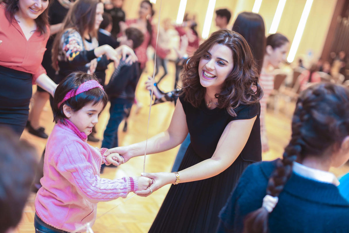 В Баку прошла благотворительная акция "Напиши желание – получи подарок" (ФОТО)