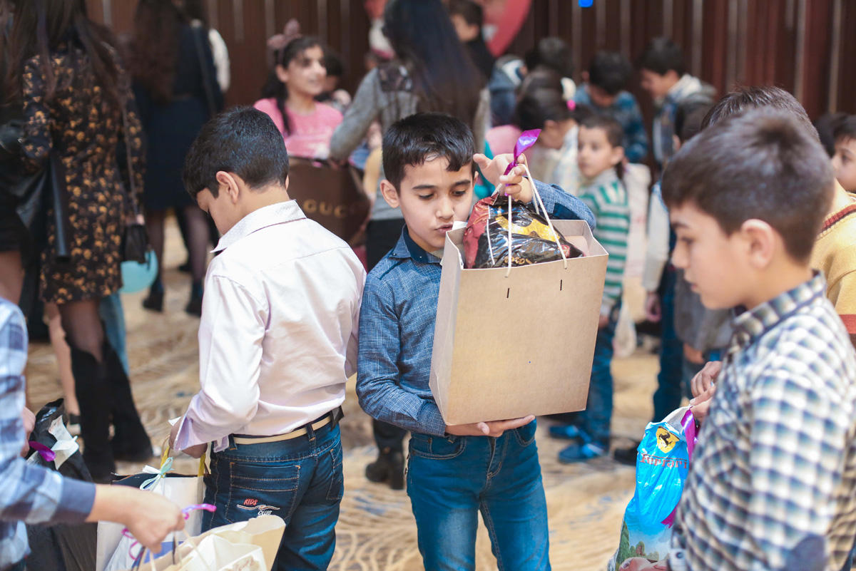 В Баку прошла благотворительная акция "Напиши желание – получи подарок" (ФОТО)