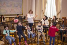 В Баку прошел интересный мастер-класс по сказкотерапии (ФОТО)