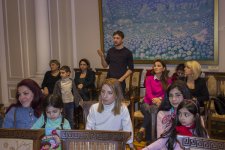 В Баку прошел интересный мастер-класс по сказкотерапии (ФОТО)