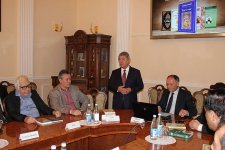 В Баку презентован проект "Азербайджанская литература на узбекском языке" (ФОТО)