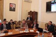 В Баку презентован проект "Азербайджанская литература на узбекском языке" (ФОТО)