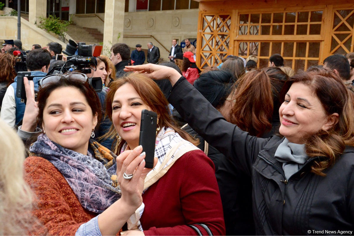 Праздничное открытие Бакинского шопинг-фестиваля в Ичери Шехер (ФОТО)