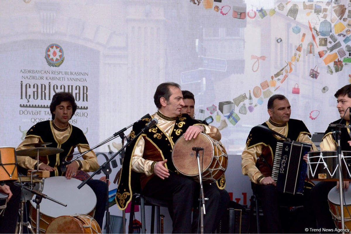 Праздничное открытие Бакинского шопинг-фестиваля в Ичери Шехер (ФОТО)
