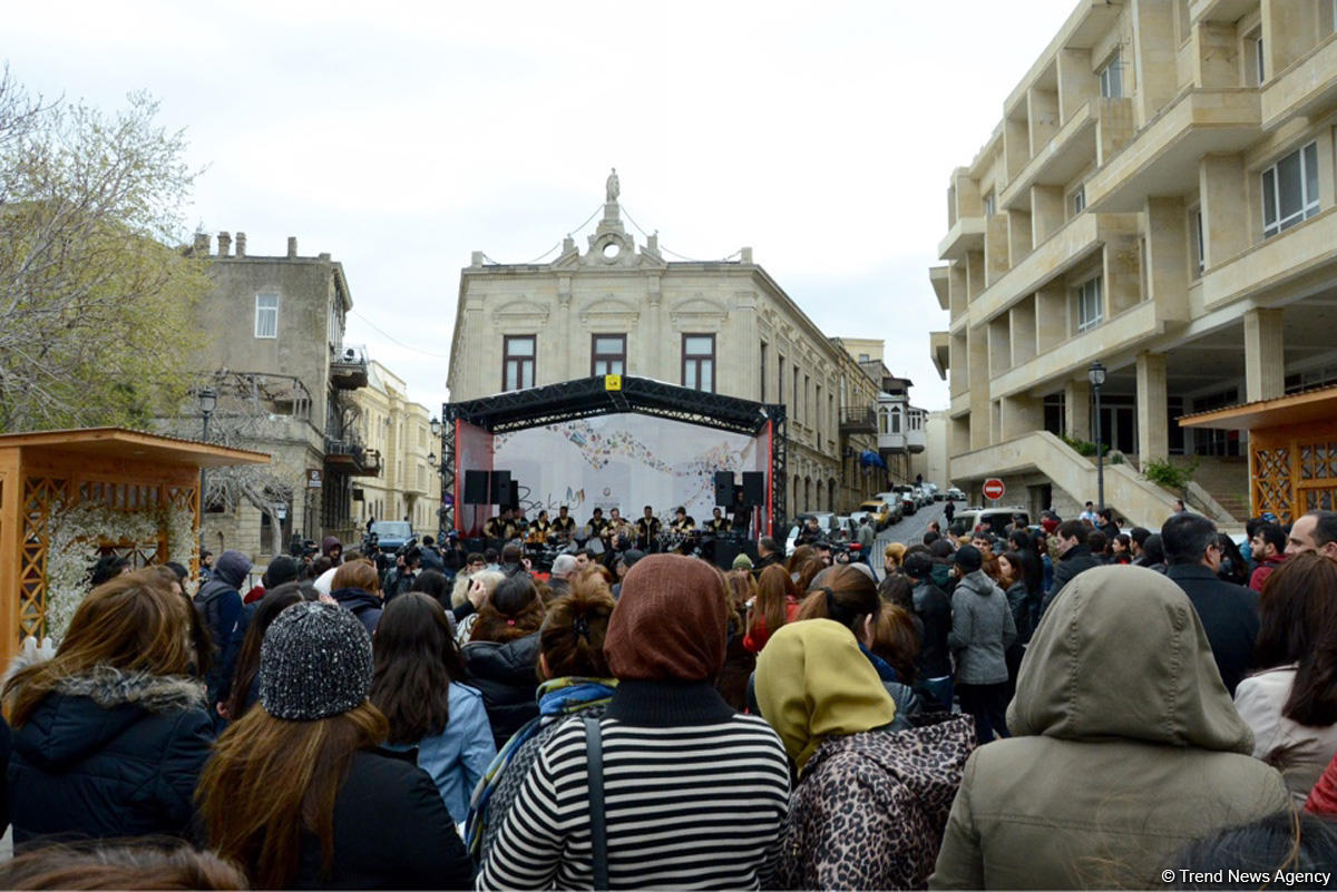 Праздничное открытие Бакинского шопинг-фестиваля в Ичери Шехер (ФОТО)