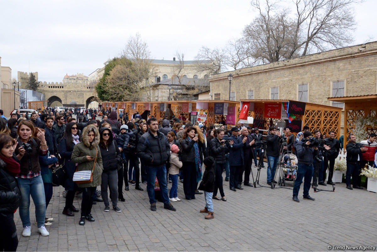 Праздничное открытие Бакинского шопинг-фестиваля в Ичери Шехер (ФОТО)