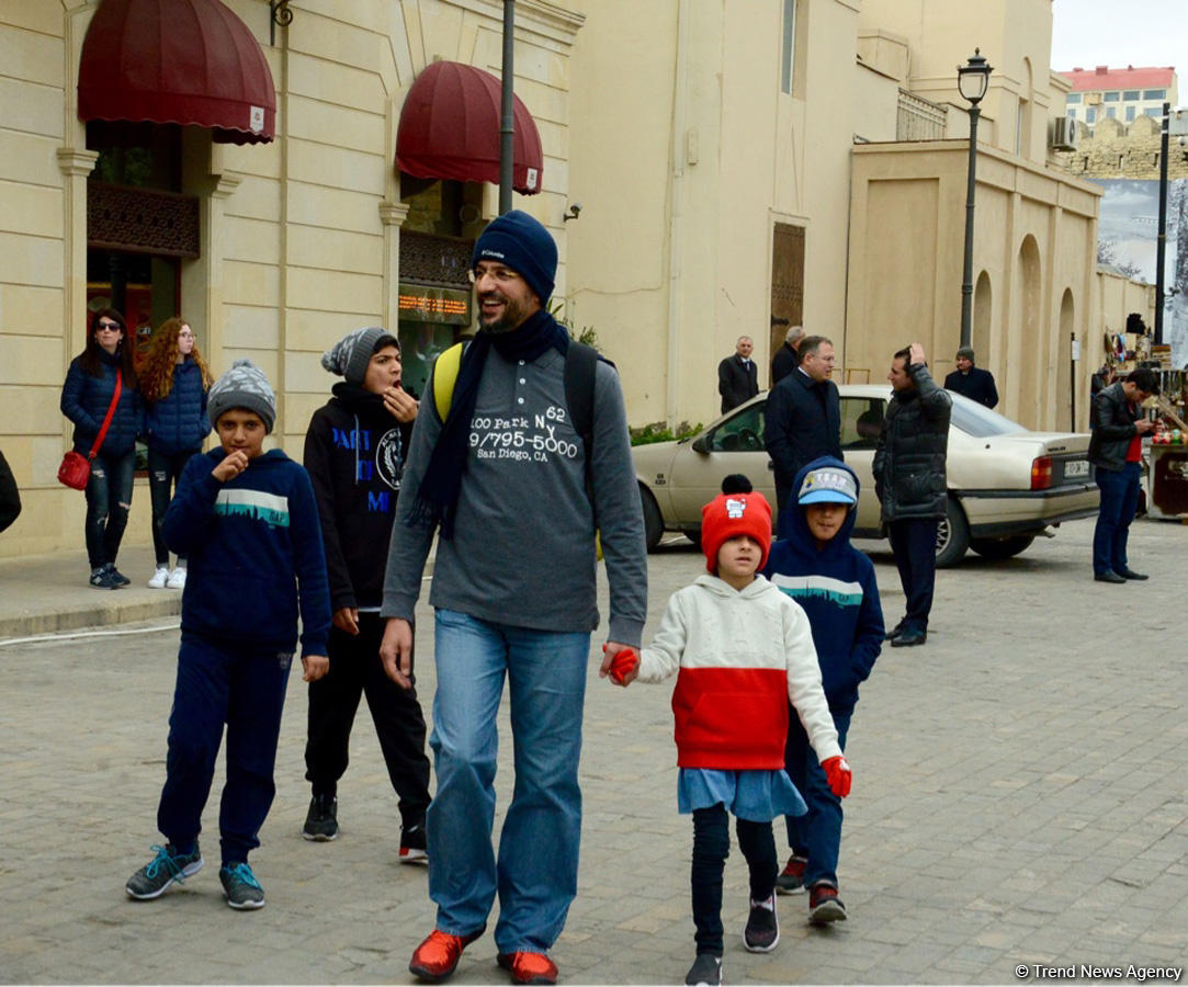 Праздничное открытие Бакинского шопинг-фестиваля в Ичери Шехер (ФОТО)