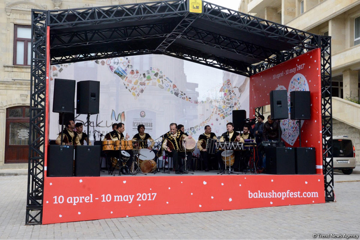 Праздничное открытие Бакинского шопинг-фестиваля в Ичери Шехер (ФОТО)
