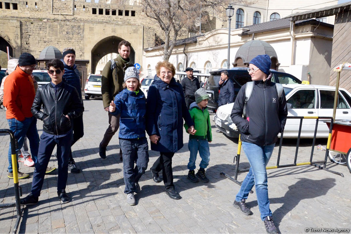 Праздничное открытие Бакинского шопинг-фестиваля в Ичери Шехер (ФОТО)