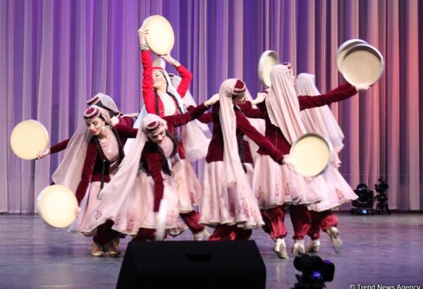 Гостям Исламиады представлено музыкальное и танцевальное искусство Азербайджана (ФОТО)