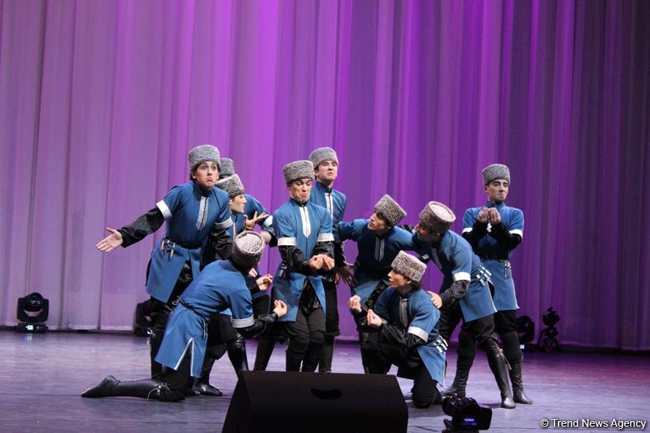Гостям Исламиады представлено музыкальное и танцевальное искусство Азербайджана (ФОТО)