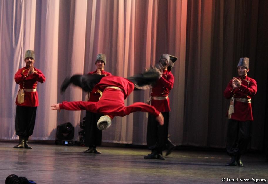 Гостям Исламиады представлено музыкальное и танцевальное искусство Азербайджана (ФОТО)