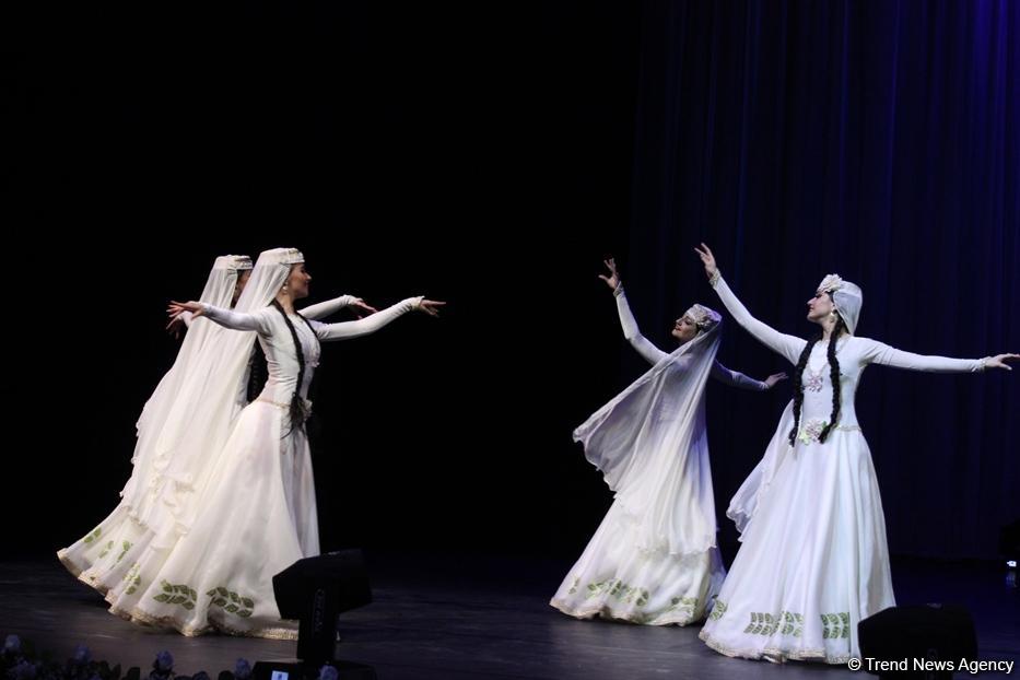 Гостям Исламиады представлено музыкальное и танцевальное искусство Азербайджана (ФОТО)