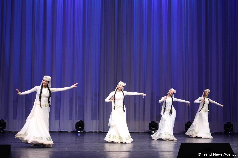 Гостям Исламиады представлено музыкальное и танцевальное искусство Азербайджана (ФОТО)