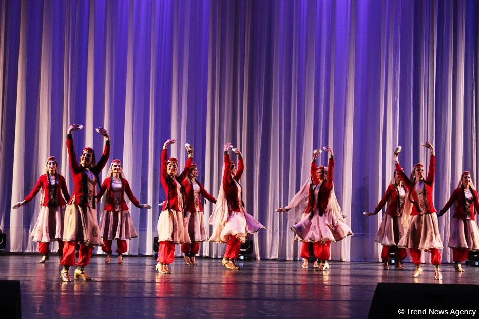 Гостям Исламиады представлено музыкальное и танцевальное искусство Азербайджана (ФОТО)