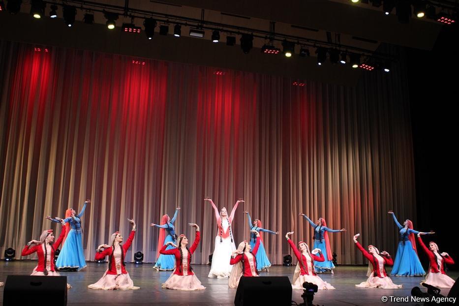 Гостям Исламиады представлено музыкальное и танцевальное искусство Азербайджана (ФОТО)
