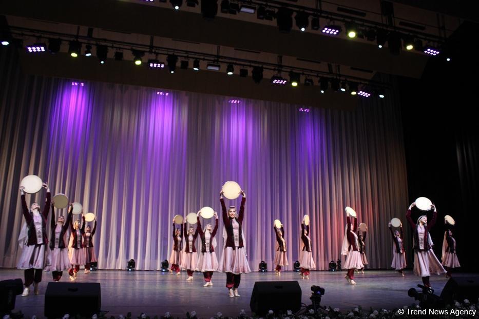 Гостям Исламиады представлено музыкальное и танцевальное искусство Азербайджана (ФОТО)