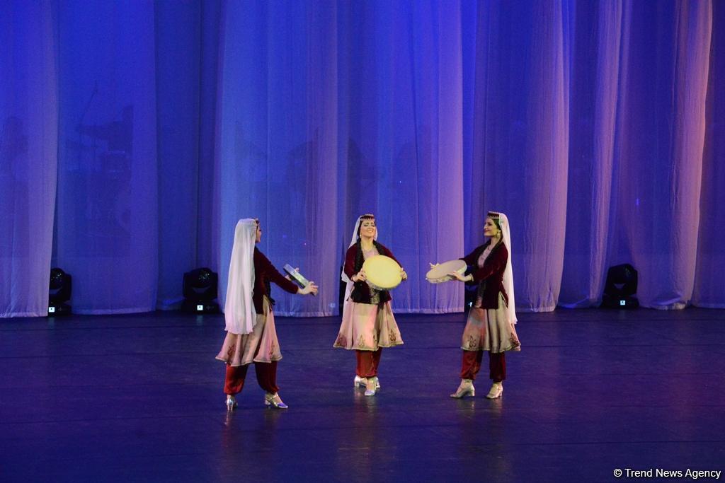 Гостям Исламиады представлено музыкальное и танцевальное искусство Азербайджана (ФОТО)